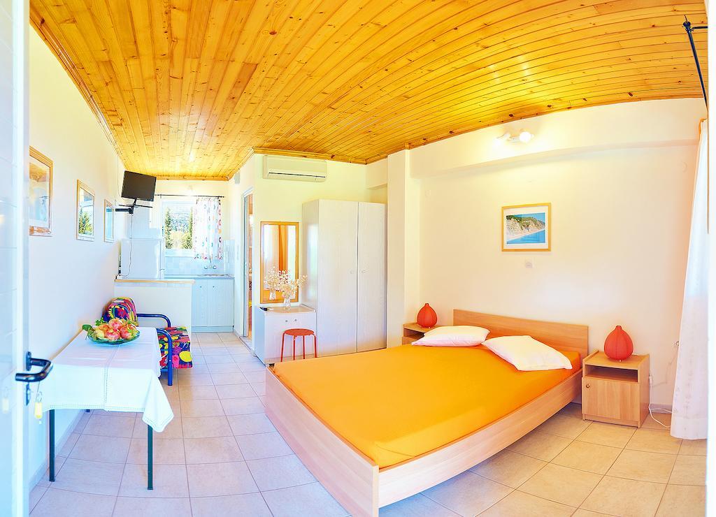 Matina Studios Nikiana Habitación foto