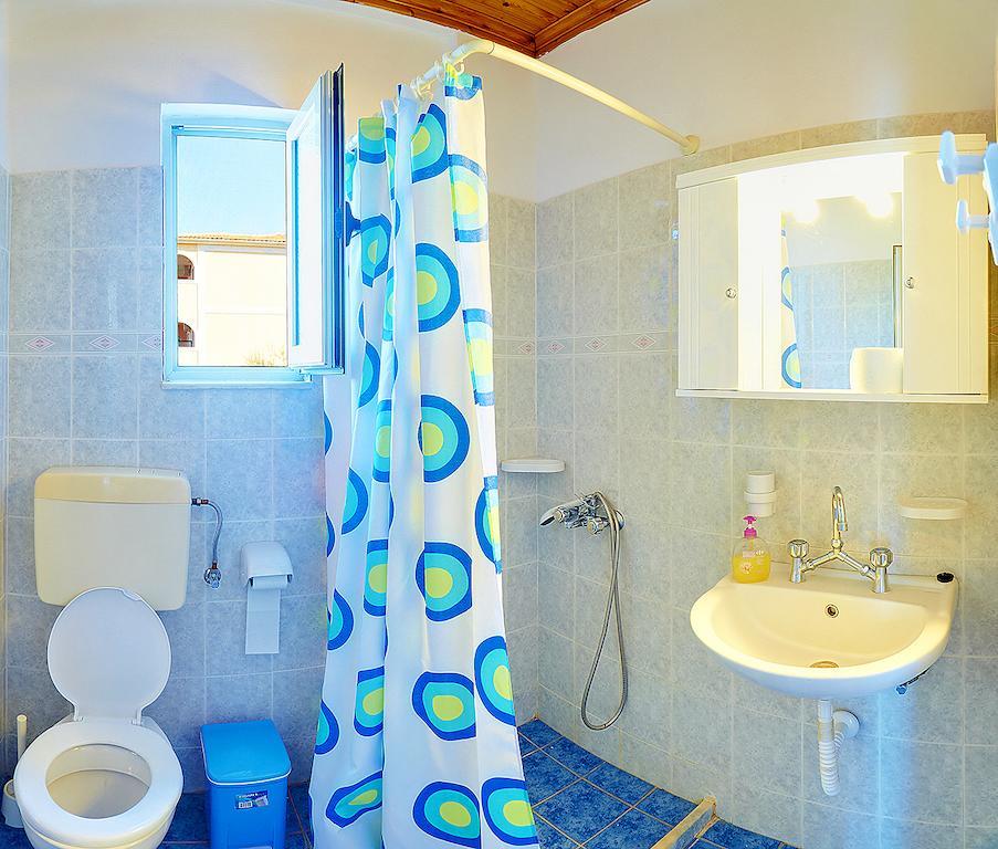 Matina Studios Nikiana Habitación foto